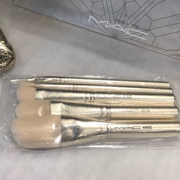 Mac Cosmetics Snowball Make up brushes NWT - Picture 6 of 7